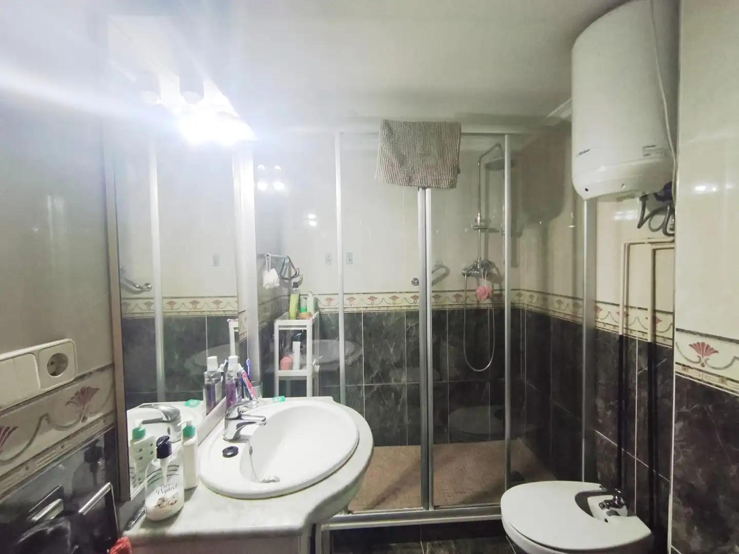 Baño de Piso en venta en Valencia con Horno y Lavadora