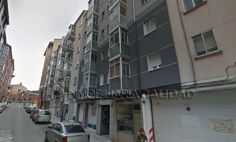 Außenansicht von Wohnung zur Miete in Burgos mit Heizung und Möbliert