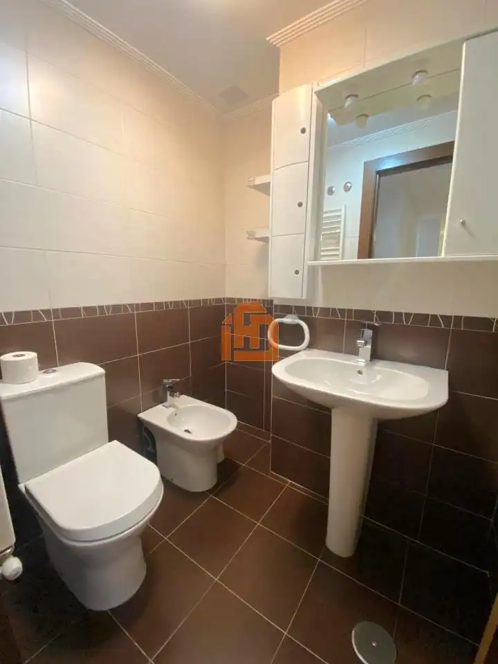 Badezimmer von Wohnungen zur Miete in León Capital  mit Heizung, Parkett und Terrasse