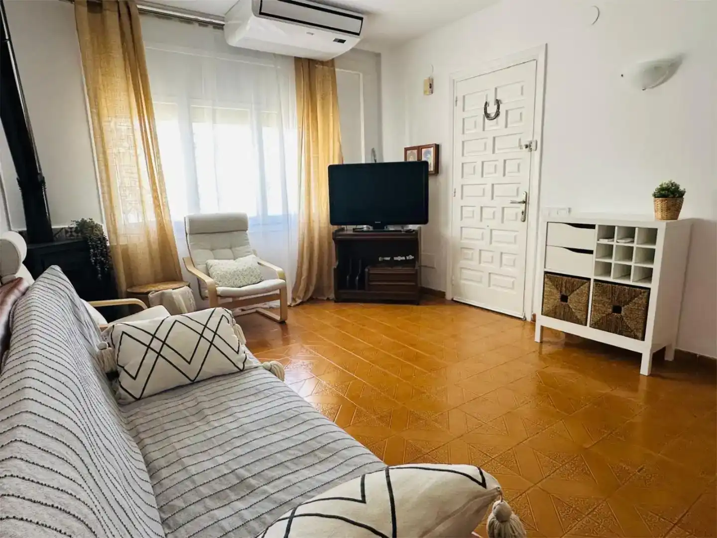 Living room of Flat for rent in Cambrils  with Air Conditioner, Private garden and Storage room