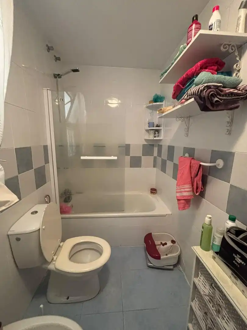 Bathroom of Apartments for sale in San Bernabé
