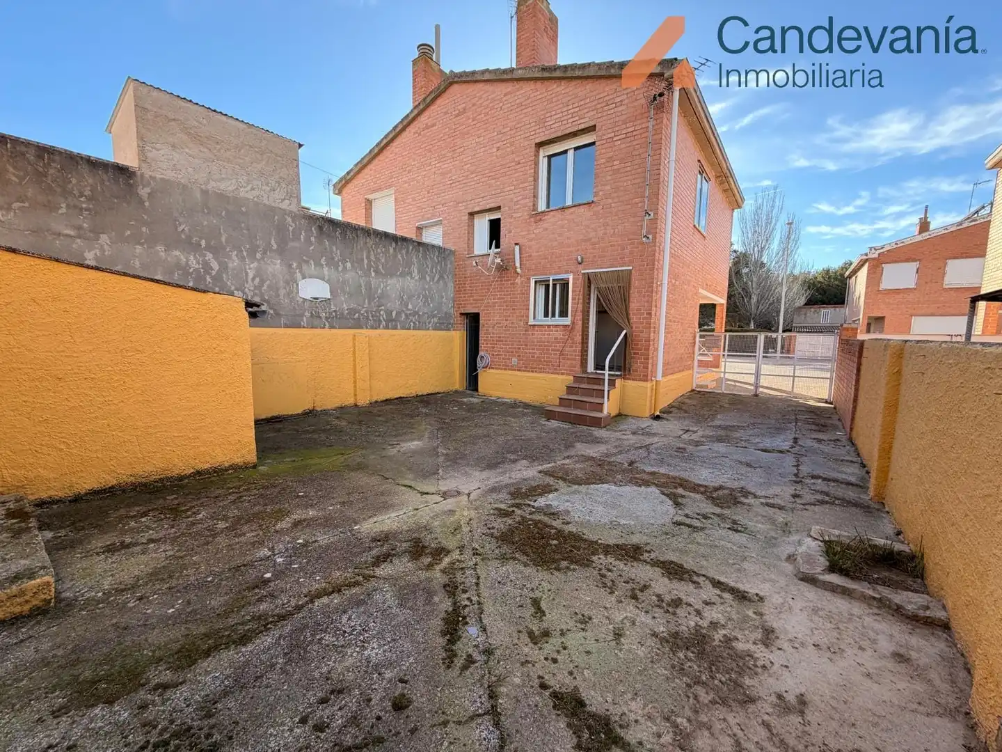 Vista exterior de Casa adosada en venta en Gurrea de Gállego con Calefacción, Trastero y Horno