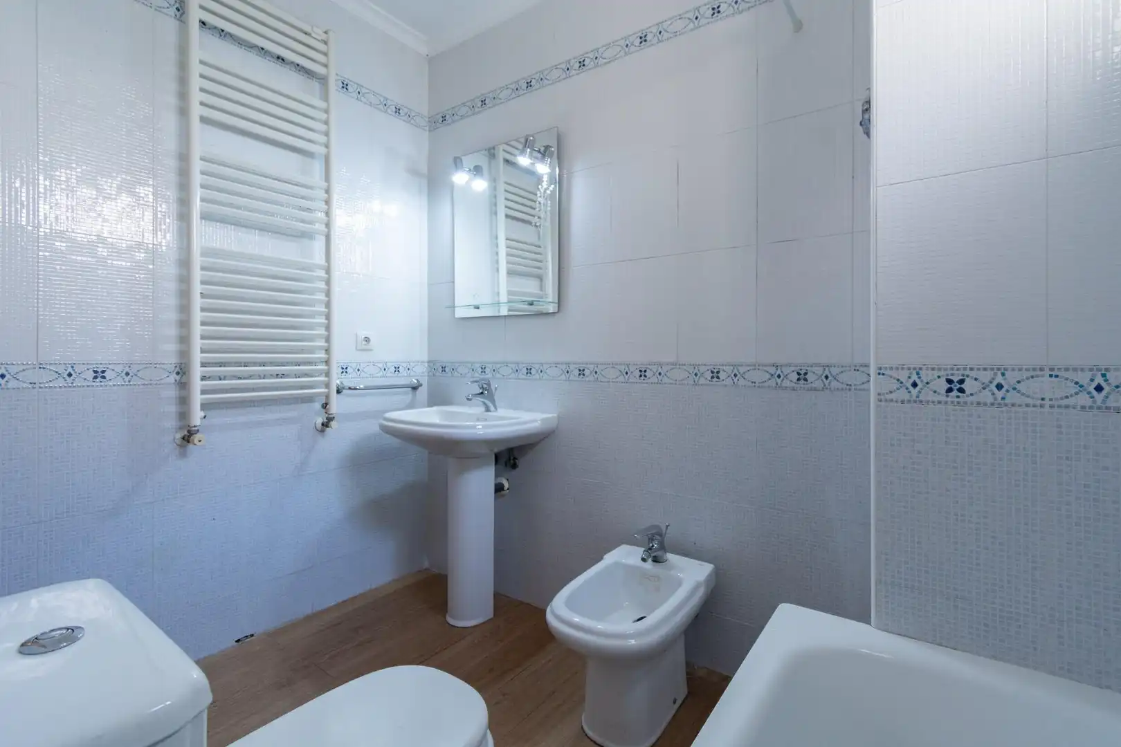 Baño de Piso en venta en Cartagena con Aire acondicionado, Calefacción y Balcón