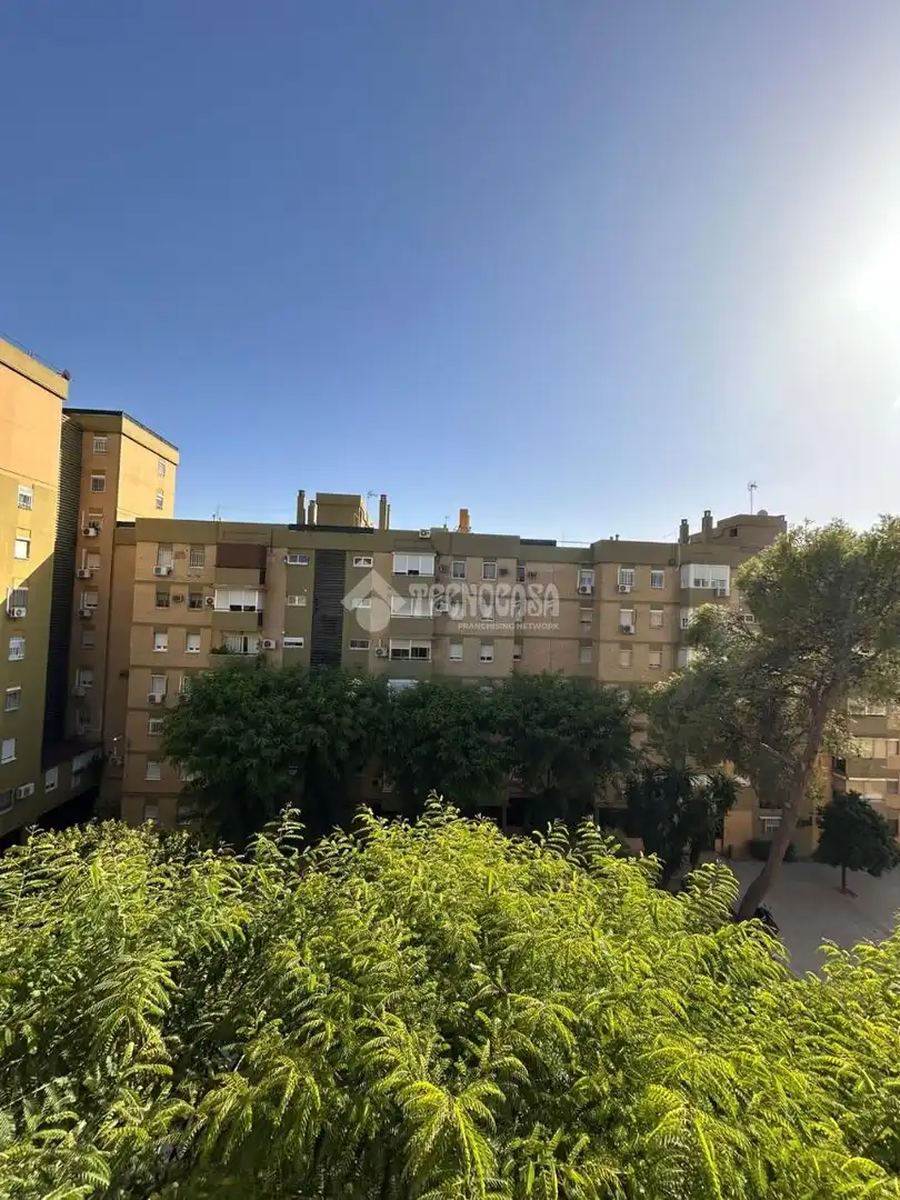 Vista exterior de Pis en venda en Sevilla amb Aire condicionat
