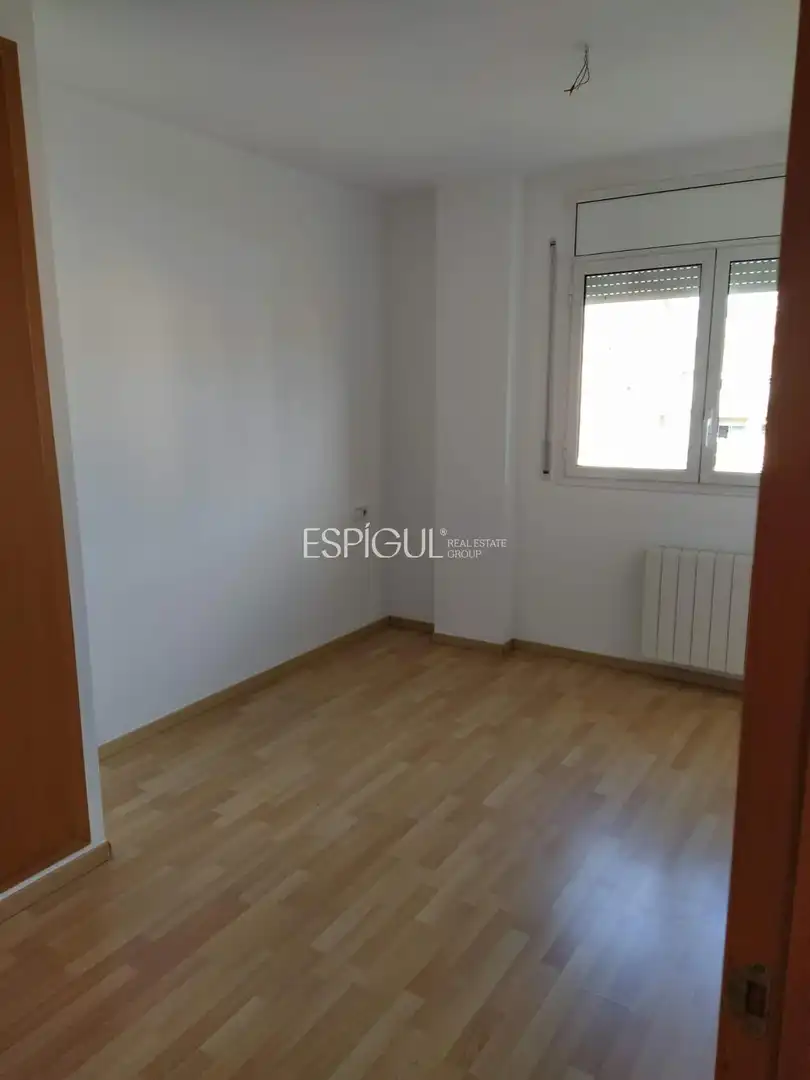 Schlafzimmer von Maisonette zum Verkauf in Girona mit Klimaanlage, Heizung und Parkett