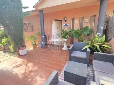 Adosado con jardín en venta en Avinguda dels Països Catalans