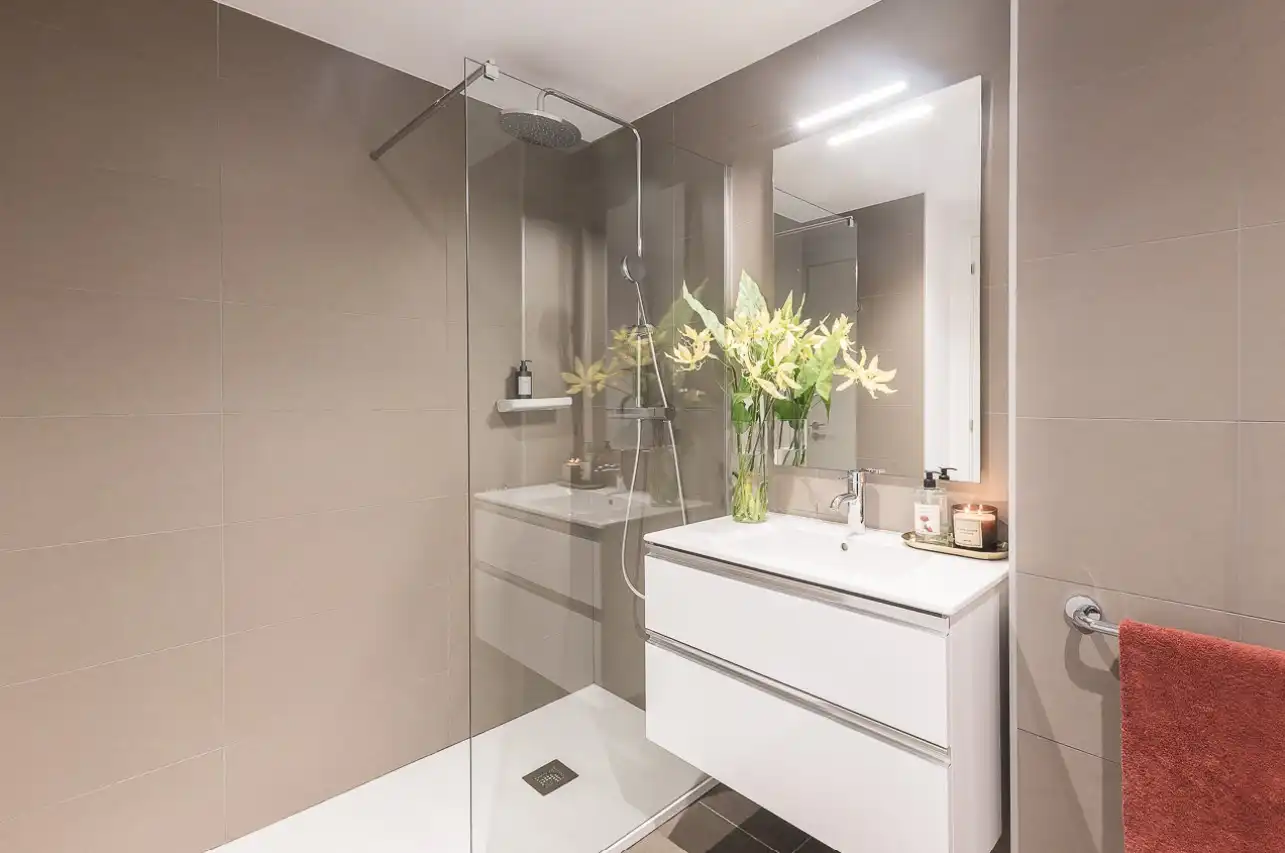 Bany de Apartament de lloguer en Barcelona amb Aire condicionat, Calefacció i Terrassa