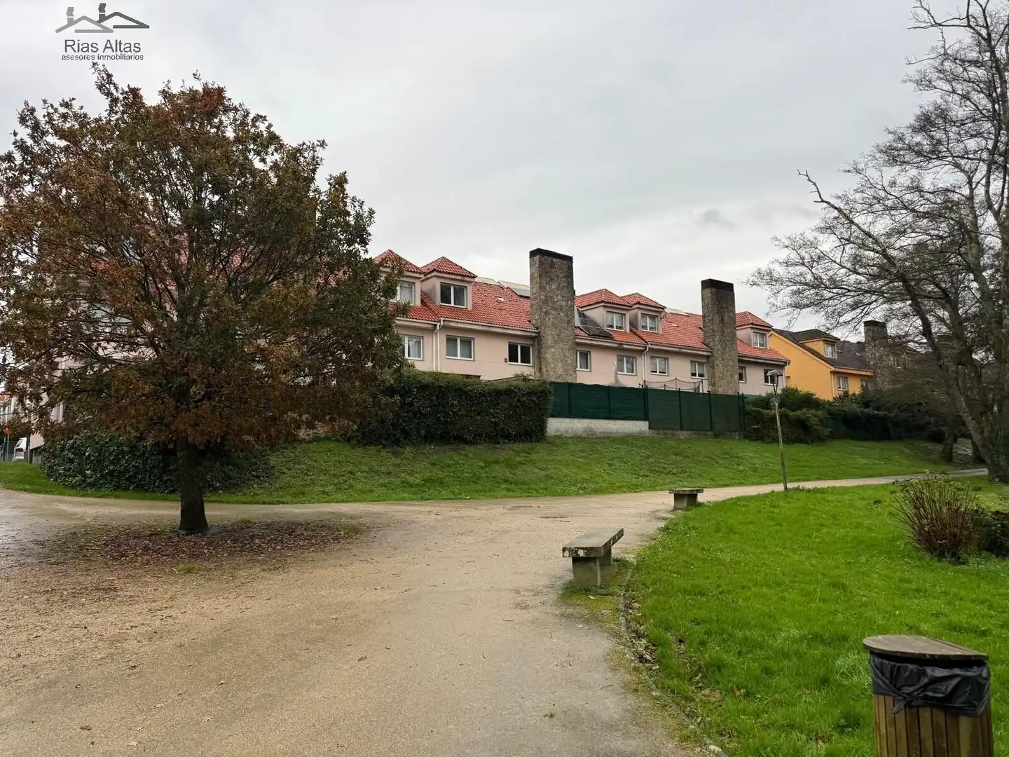 Vista exterior de Casa o chalet en venta en Oleiros con Calefacción, Jardín privado y Trastero