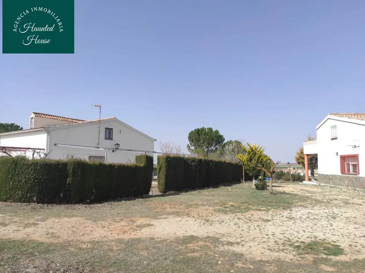 Houses for sale in Motilleja  with Air Conditioner, Heating and Terrace