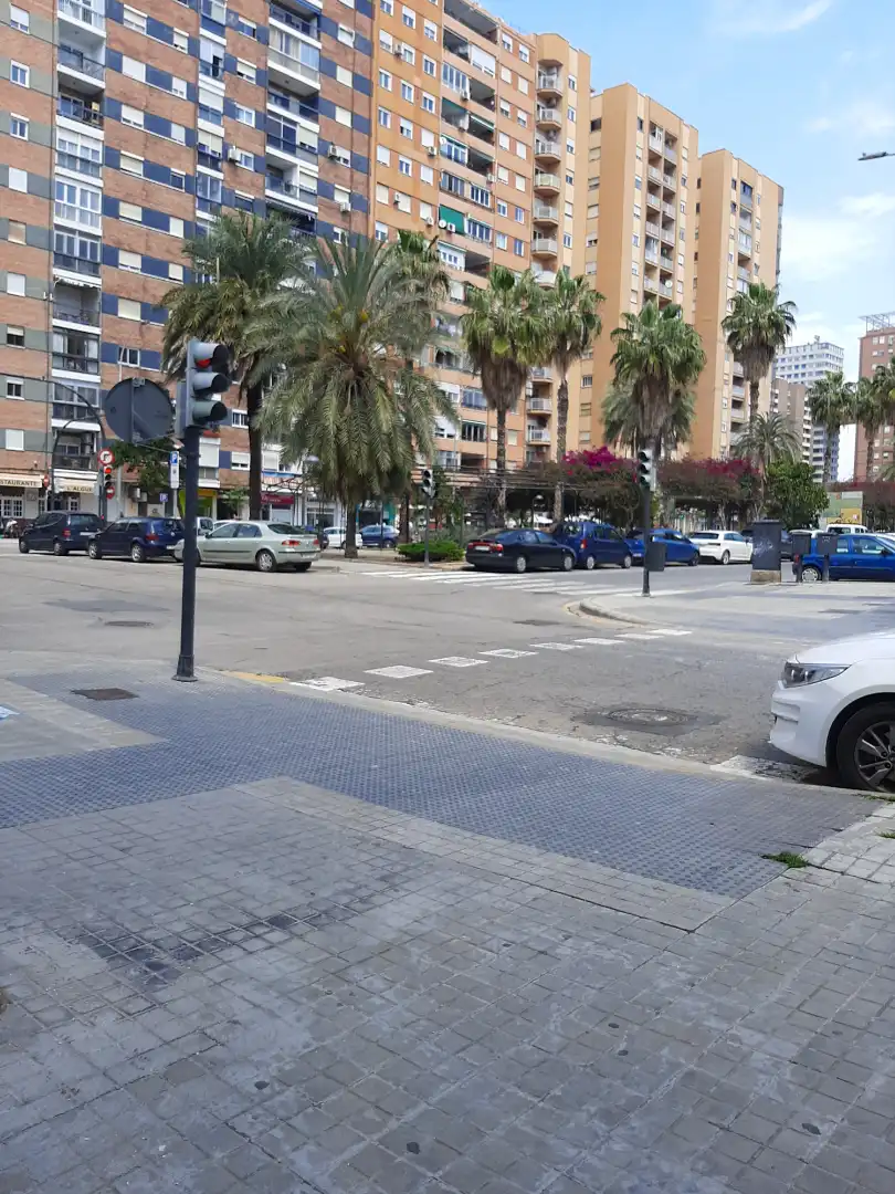 Vista exterior de Local en venda en Valencia amb Terrassa i Moblat