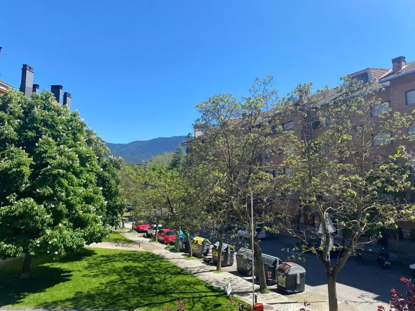 Vista exterior de Pis de lloguer en Jaca amb Piscina