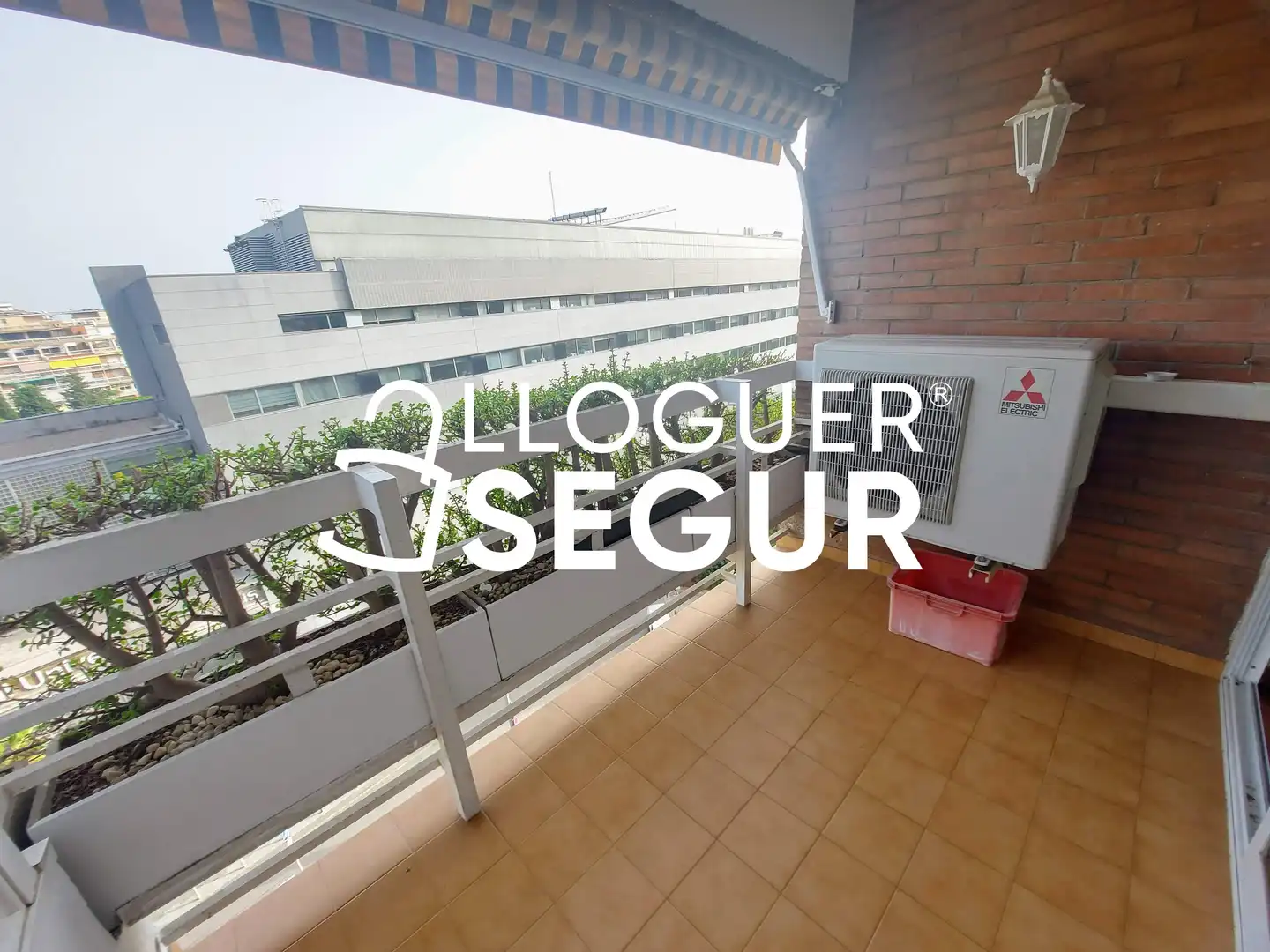 Flat for rent in de Sabino Arana , La Maternitat i Sant Ramon