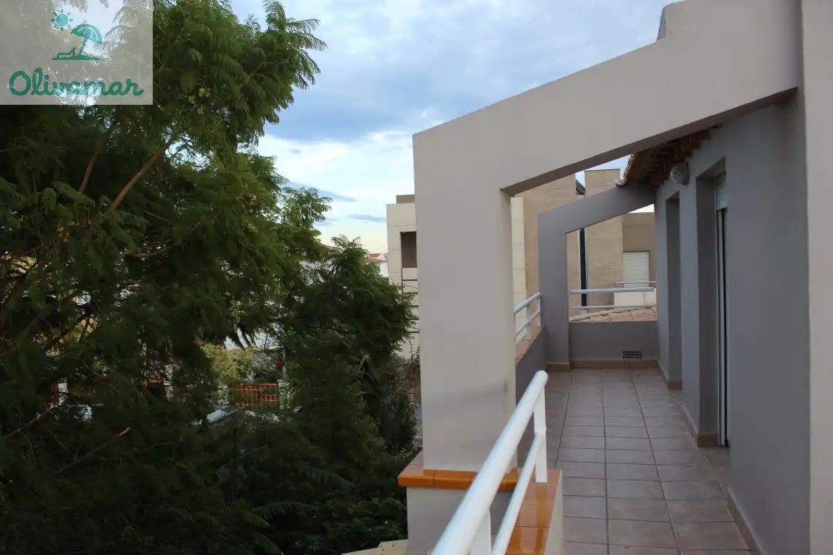 Terrassa de Casa o xalet en venda en Oliva amb Moblat