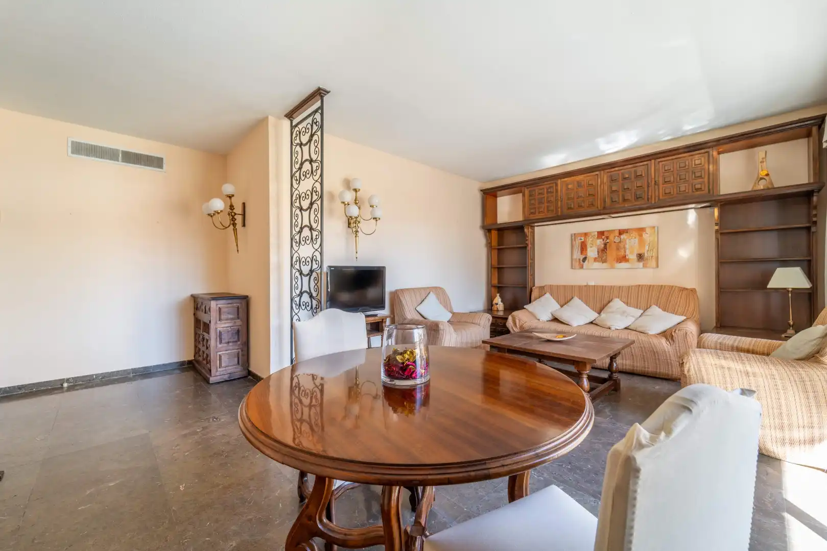 Sala d'estar de Apartament en venda en Torremolinos amb Aire condicionat, Terrassa i Traster