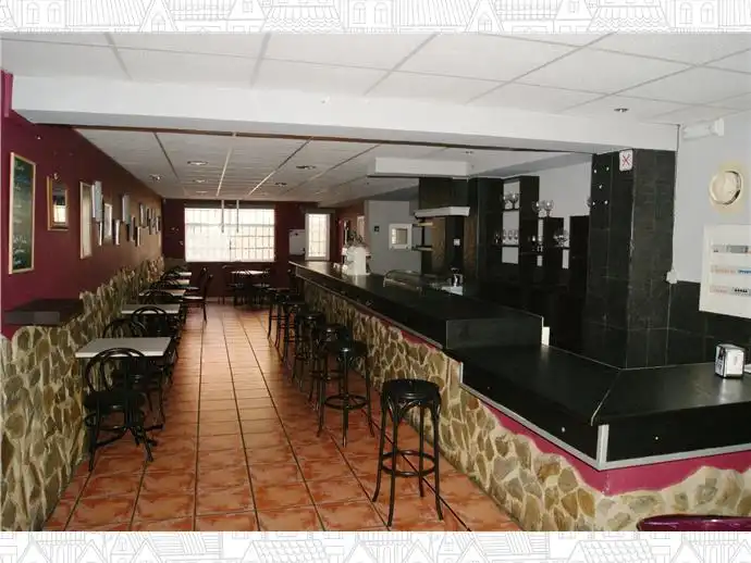 Local comercial en venta en El Carbayedo - El Quirinal