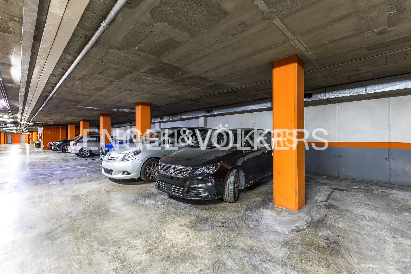 Parking de Dúplex en venta en Castelldefels con Aire acondicionado, Calefacción y Parquet