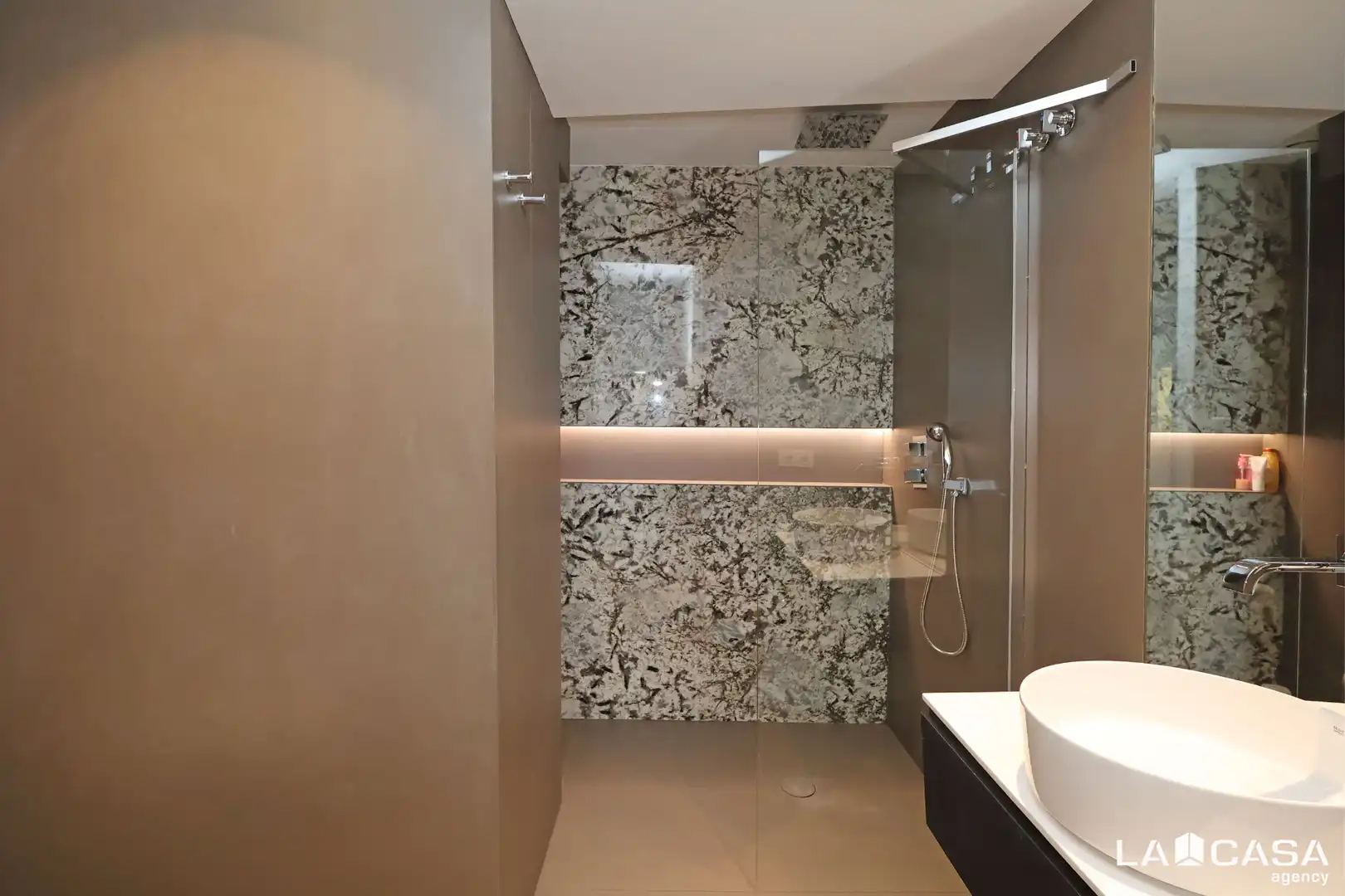 Baño de Dúplex en venta en Barcelona con Aire acondicionado, Calefacción y Terraza