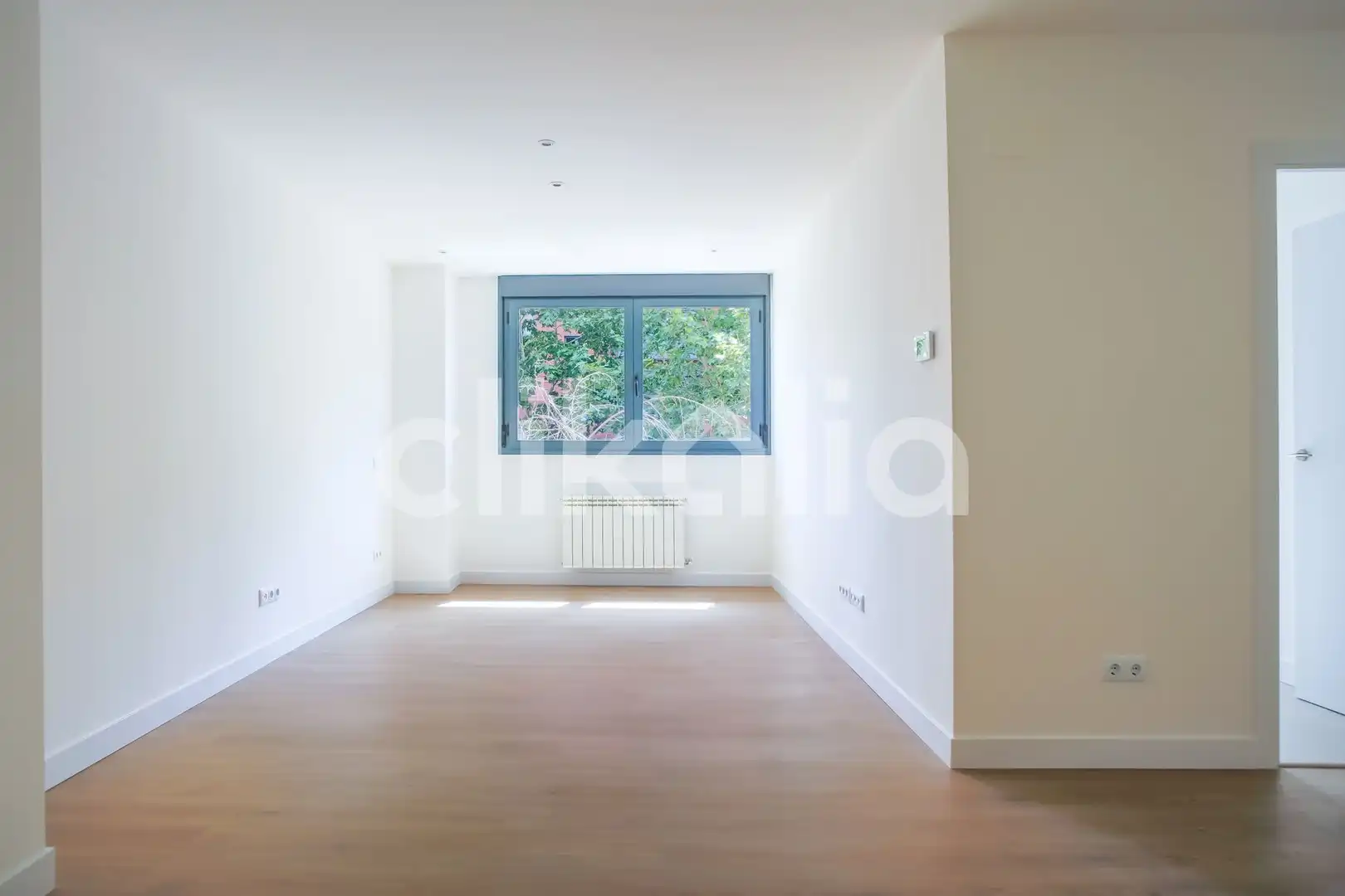 Sala d'estar de Pis en venda en Madrid amb Calefacció, Jardí privat i Traster