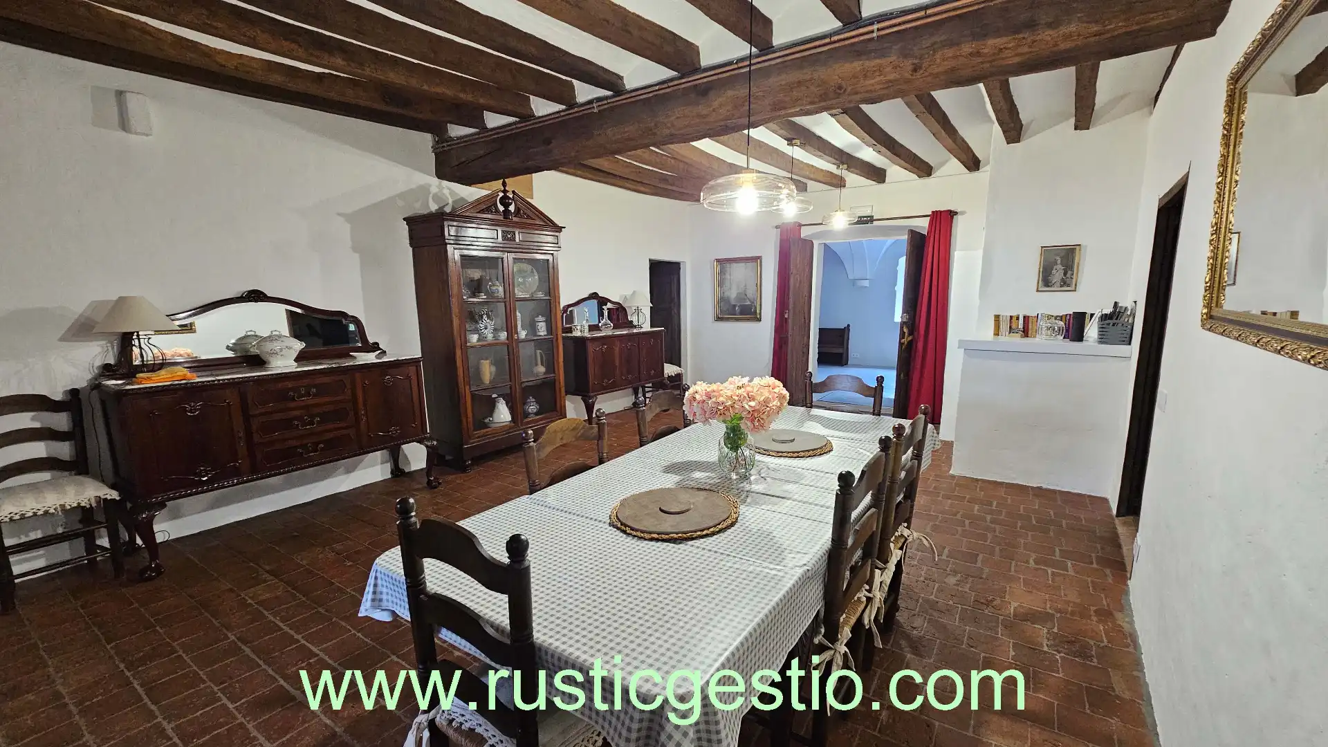 Comedor de Finca rústica en venta en Olot con Aire acondicionado, Jardín privado y Parquet