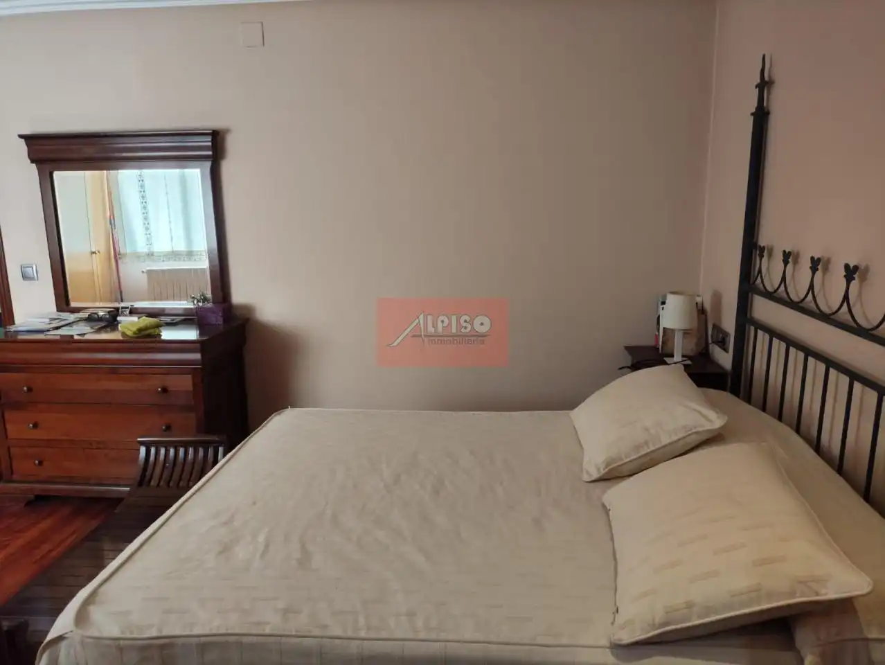 Bedroom of Duplexes for rent in Ourense Capital   with Heating, Parquet flooring and Furnished