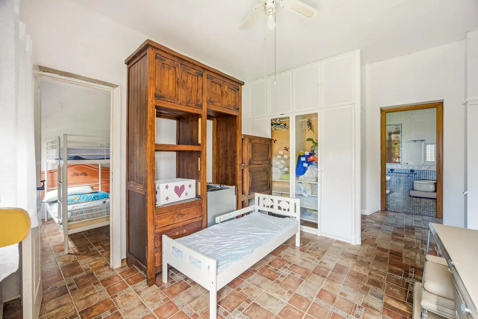 Dormitori de Casa o xalet en venda en Chiclana de la Frontera amb Aire condicionat, Jardí privat i Terrassa