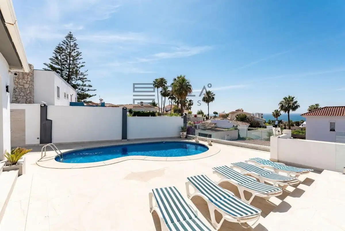 Chalet con piscina en venta en Riviera del Sol, imagen 2