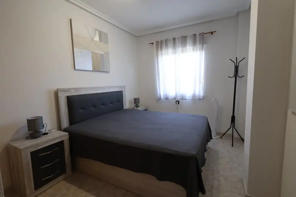 Dormitori de Apartament en venda en Orihuela amb Terrassa, Piscina i Moblat