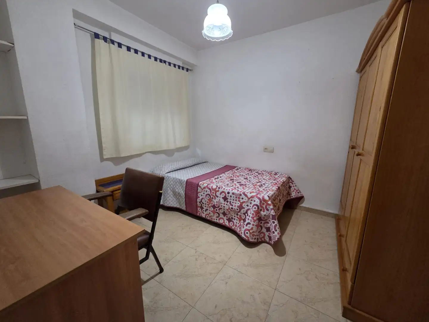 Bedroom of Flat for rent in Granada  with Furnished, Oven and Washing machine