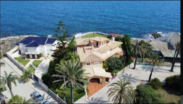 Vista exterior de Casa o xalet en venda en Orihuela amb Aire condicionat, Calefacció i Terrassa