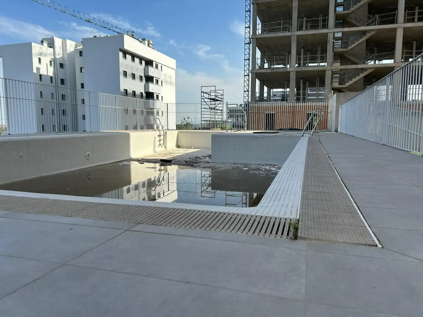 Piscina de Piso en venta en Tomares con Aire acondicionado, Terraza y Amueblado