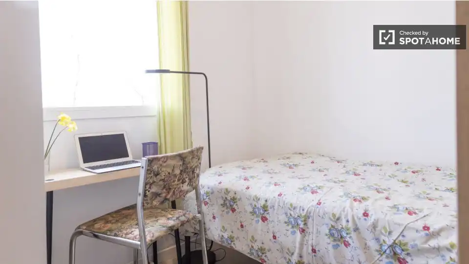 Bedroom of Flat for rent in Madrid  with Air Conditioner, Heating and Furnished