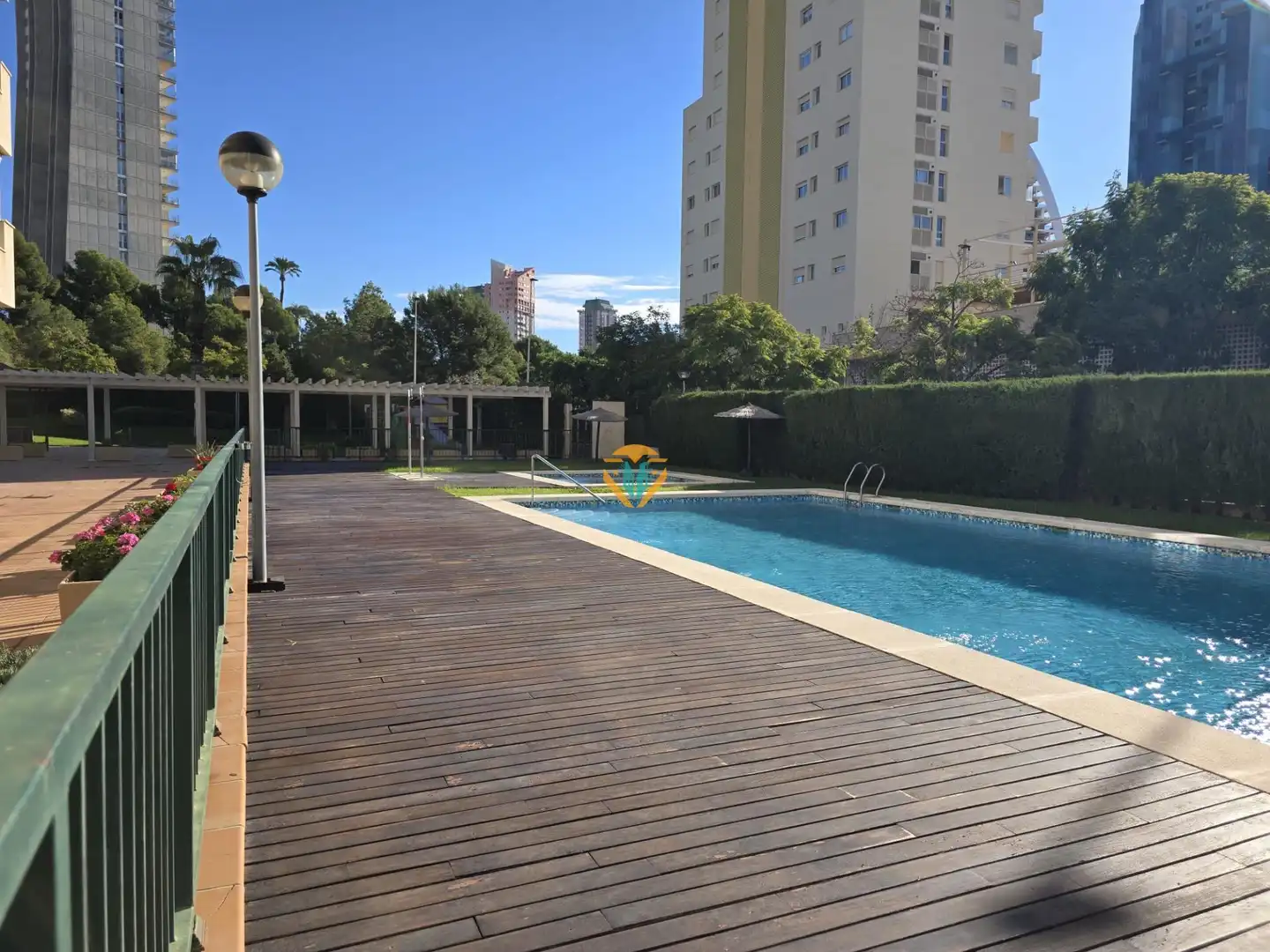 Piscina de Apartamento en venta en Benidorm con Aire acondicionado, Calefacción y Jardín privado