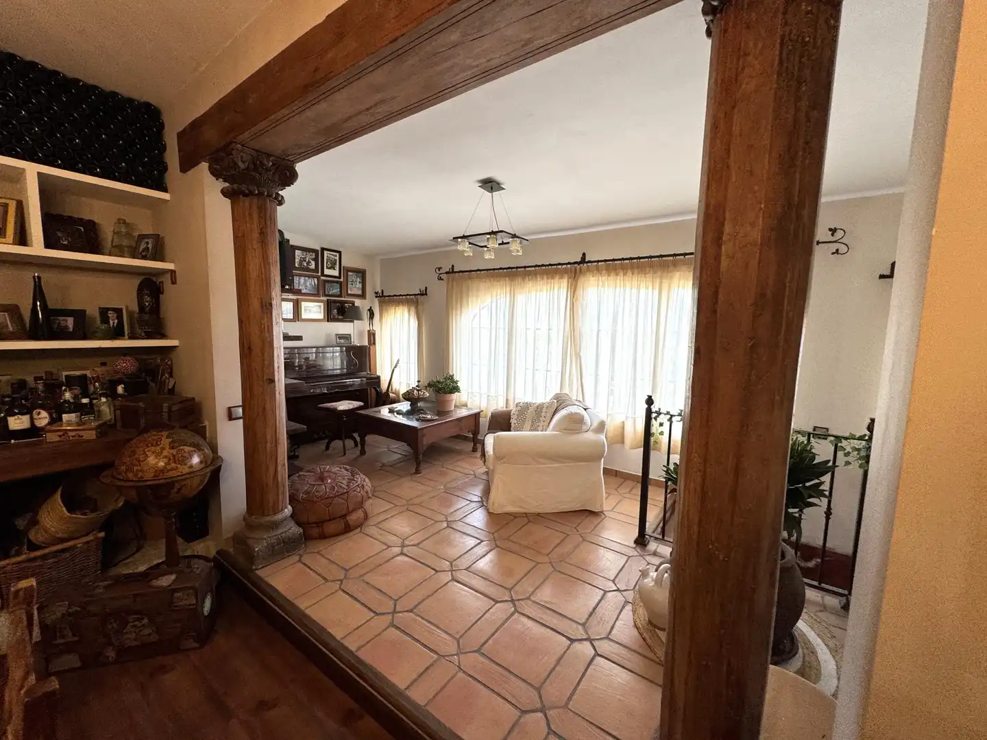 Sala d'estar de Casa o xalet en venda en El Puerto de Santa María amb Jardí privat, Terrassa i Piscina