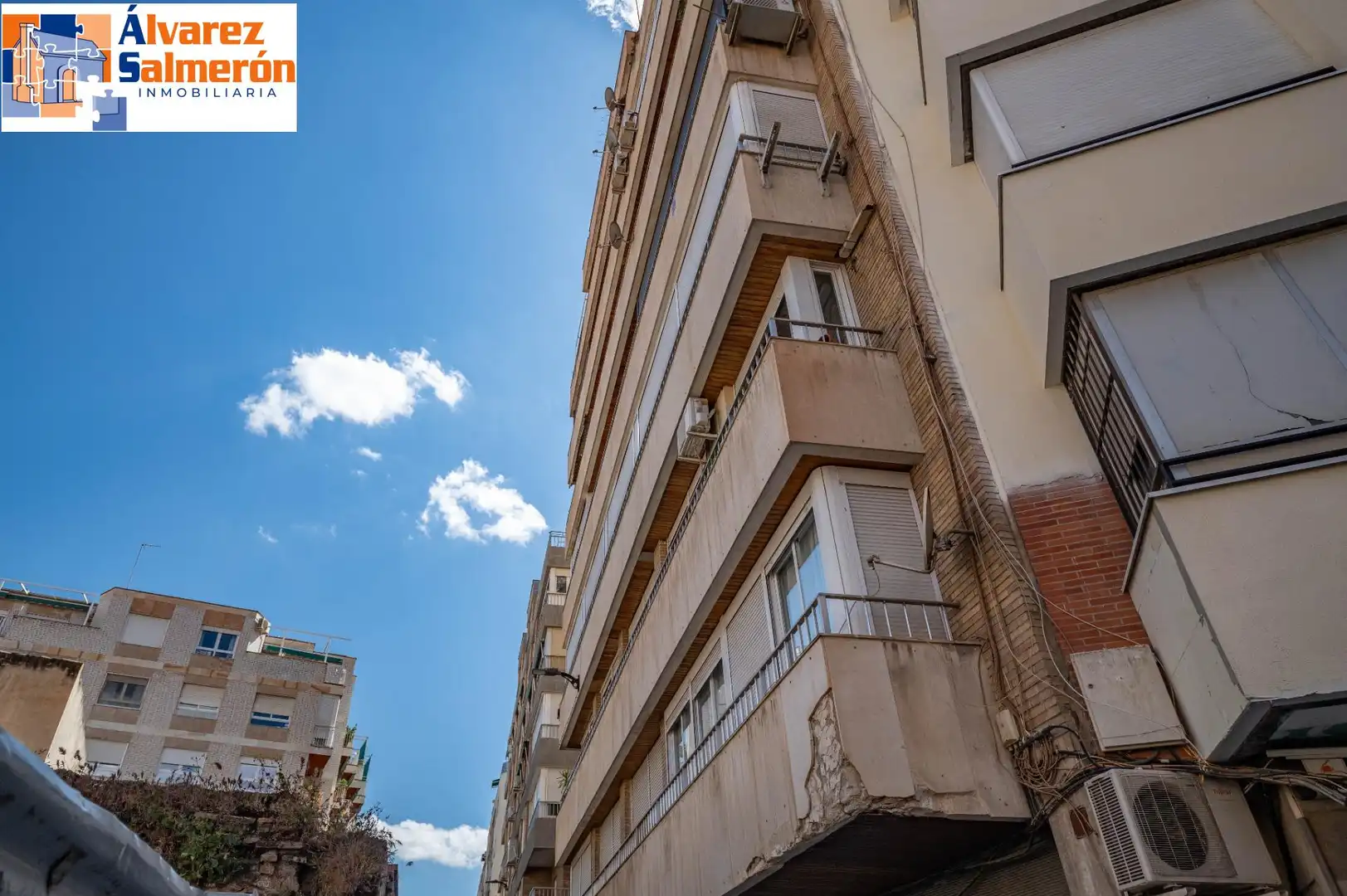 Vista exterior de Piso en venta en Granada con Terraza y Balcón