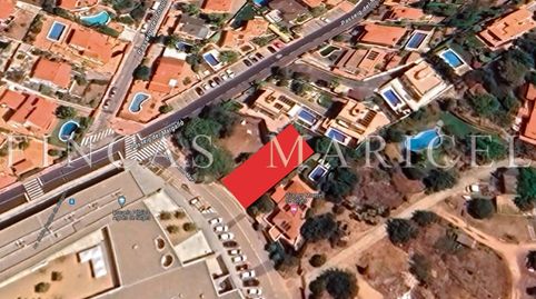 SOLAR URBANO EN QUINTMAT SITGES.