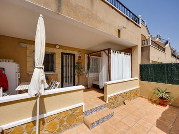 Bungalow con piscina en venta en Calle GUADIANA 3
