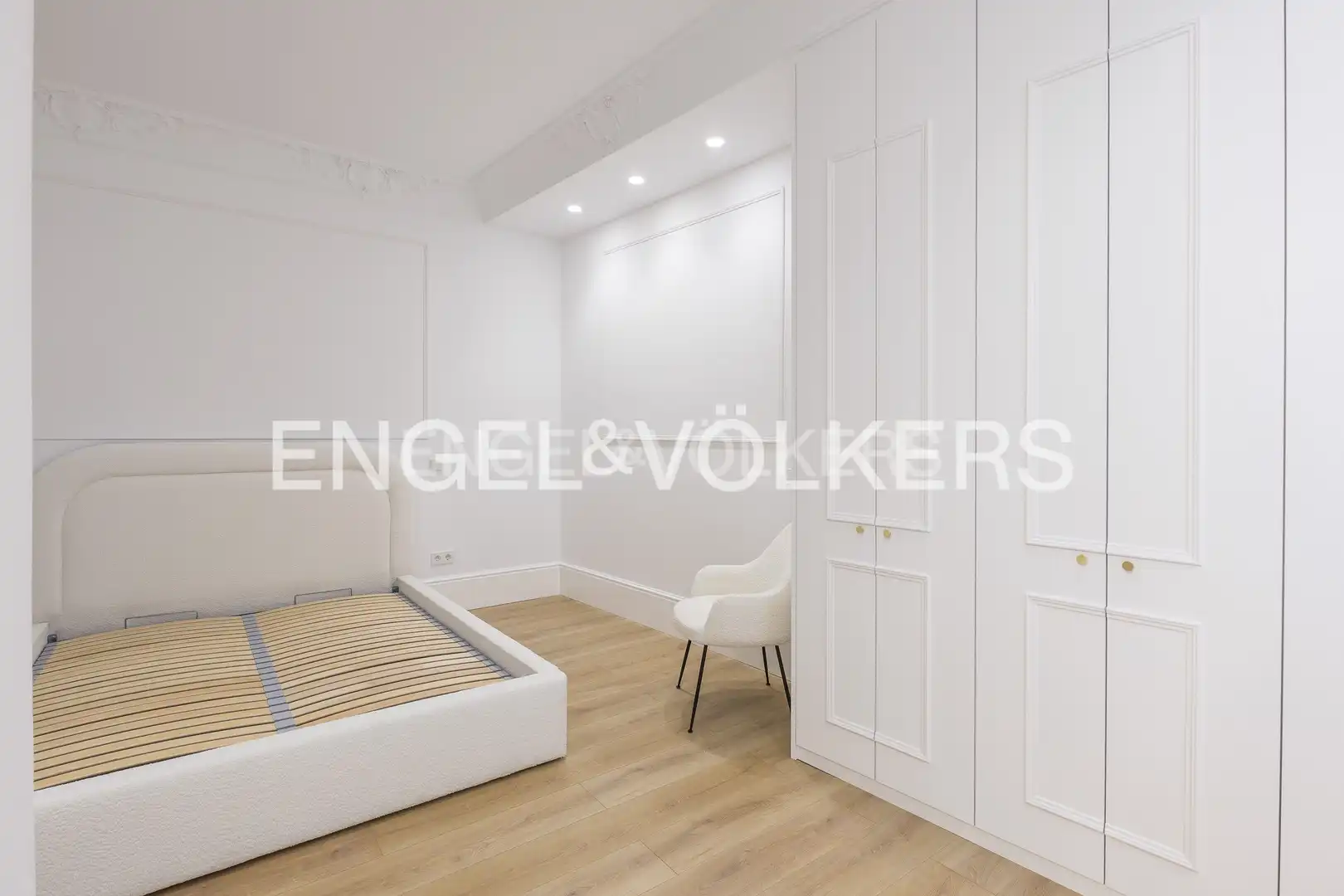 Bedroom of Flat for sale in Madrid  with Air Conditioner, Heating and Furnished