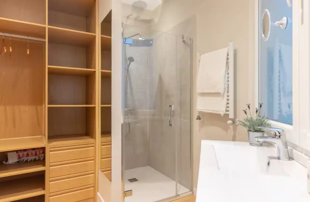 Baño de Apartamento de alquiler en Bilbao  con Aire acondicionado, Amueblado y Horno
