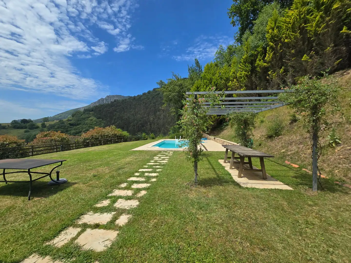 Casa amb piscina en venda a Parres, imagen 4