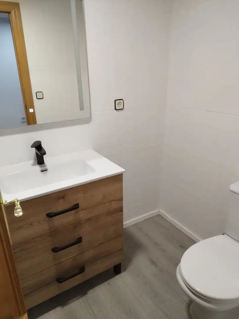 Badezimmer von Wohnung zum Verkauf in Santa Perpètua de Mogoda mit Heizung, Möbliert und Balkon