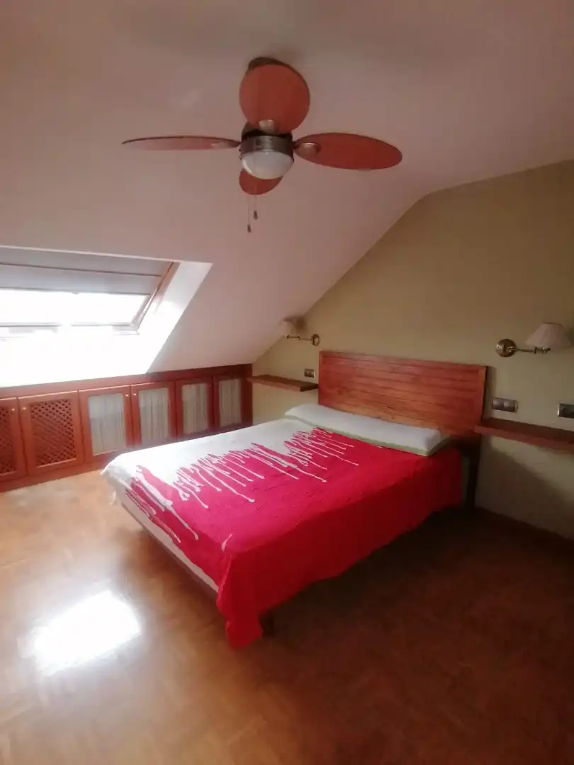 Dormitori de Dúplex en venda en Gijón  amb Calefacció, Parquet i Traster