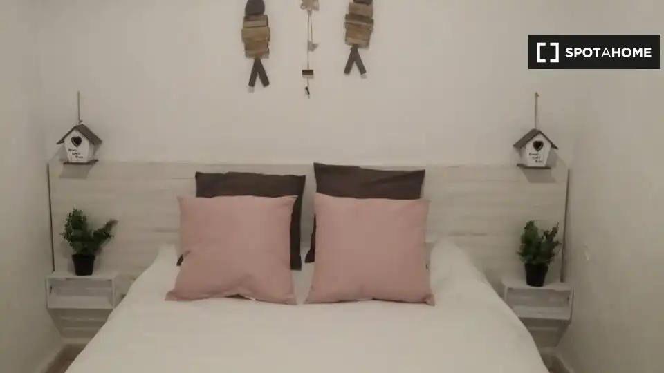 Bedroom of Flat for share in Centro