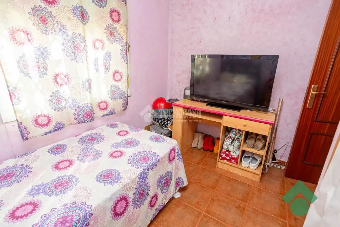 Dormitori de Casa adosada en venda en San Bernabé