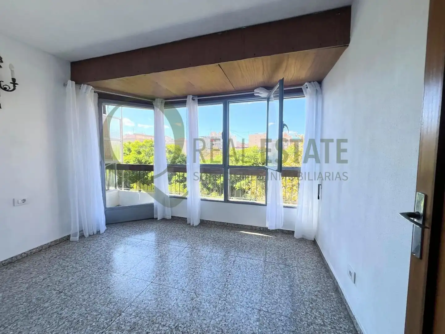 Vista exterior de Piso en venta en Agost con Balcón