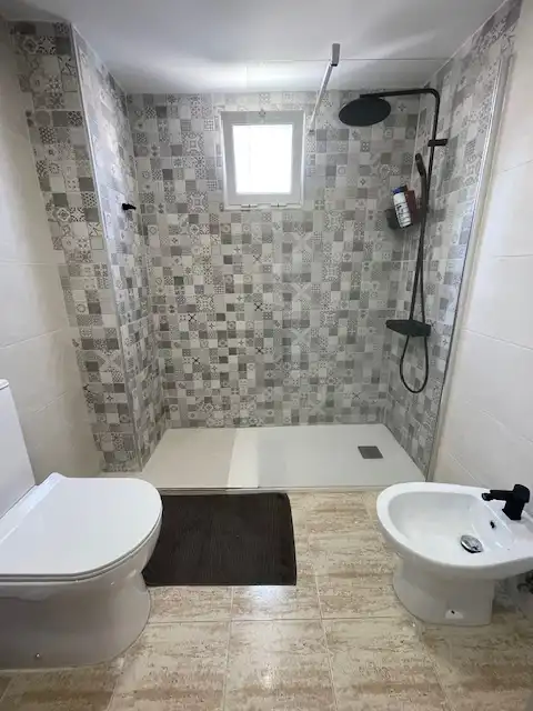 Bathroom of Flat for rent in Elche / Elx  with Air Conditioner, Heating and Terrace