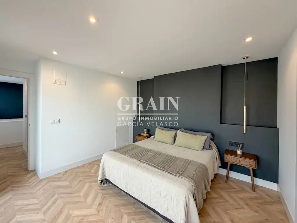 Schlafzimmer von Dachboden zur Miete in Albacete mit Heizung, Terrasse und Balkon