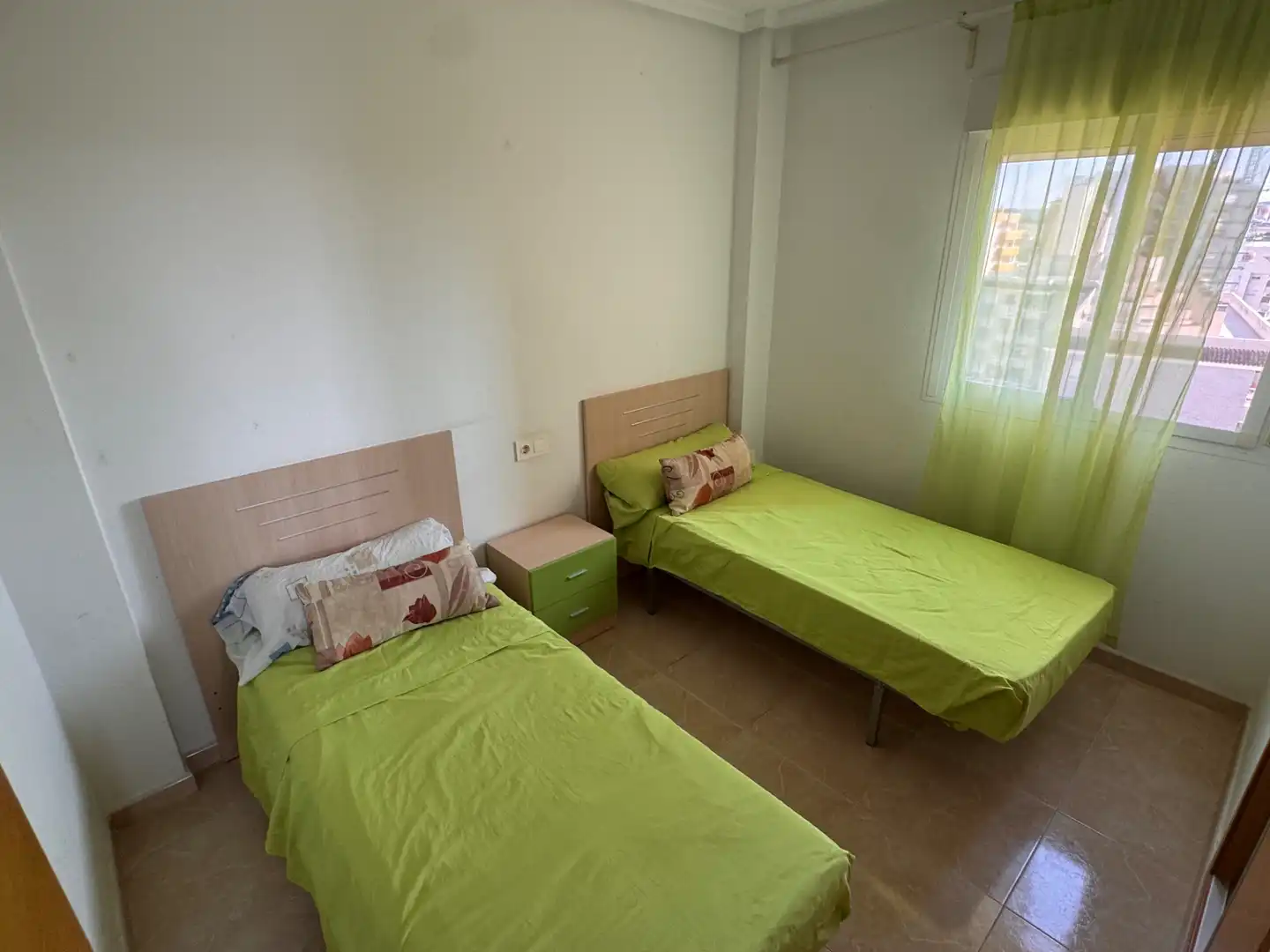 Habitación de Piso de alquiler en Guardamar del Segura con Aire acondicionado, Calefacción y Terraza