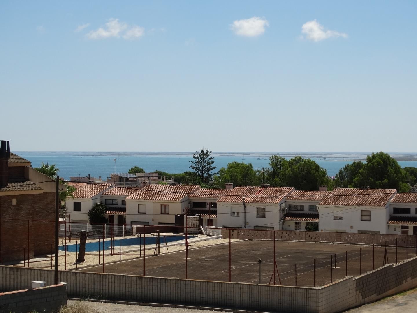 Vista exterior de Casa o xalet en venda en Alcanar amb Jardí privat i Piscina