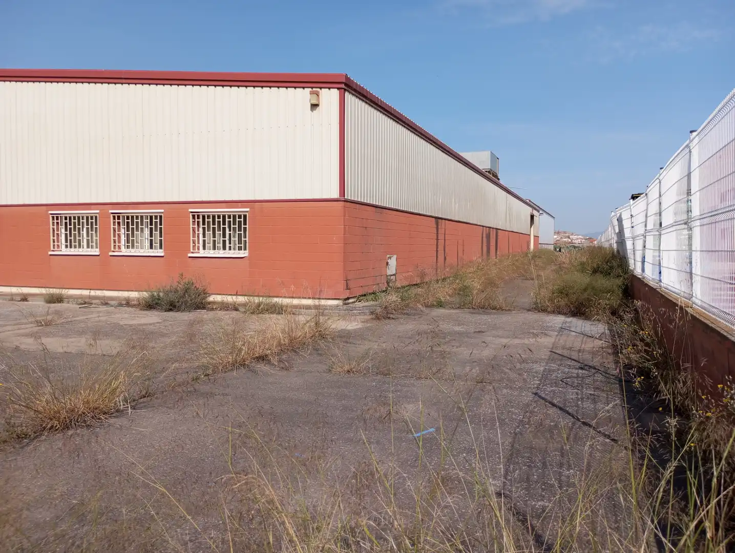 Vista exterior de Nau industrial en venda en Épila amb Calefacció i Alarma