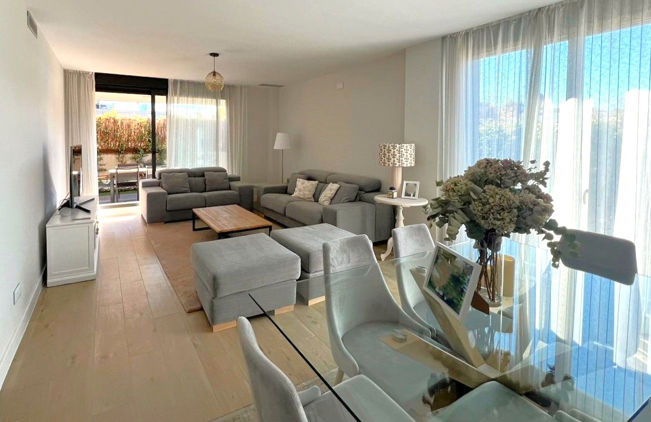 Living room of Flat for sale in Las Rozas de Madrid  with Air Conditioner, Heating and Private garden